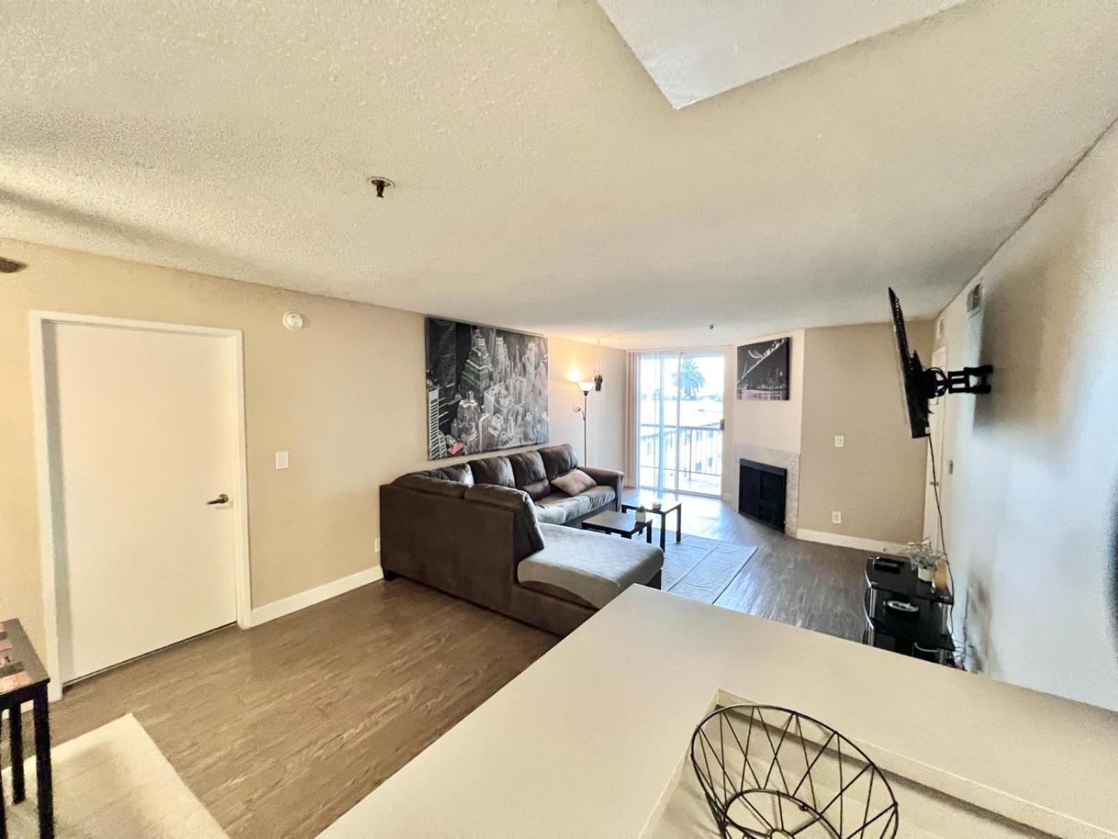 Hollywood Two Bedroom & Free Two Parking Spots Apartment لوس أنجلوس المظهر الخارجي الصورة