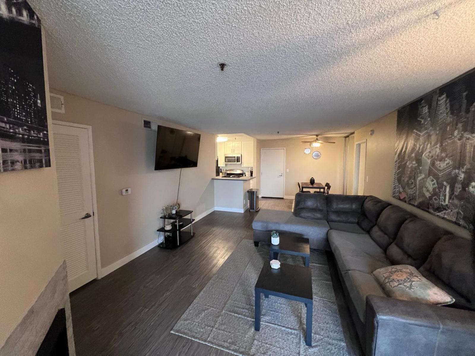 Hollywood Two Bedroom & Free Two Parking Spots Apartment لوس أنجلوس المظهر الخارجي الصورة