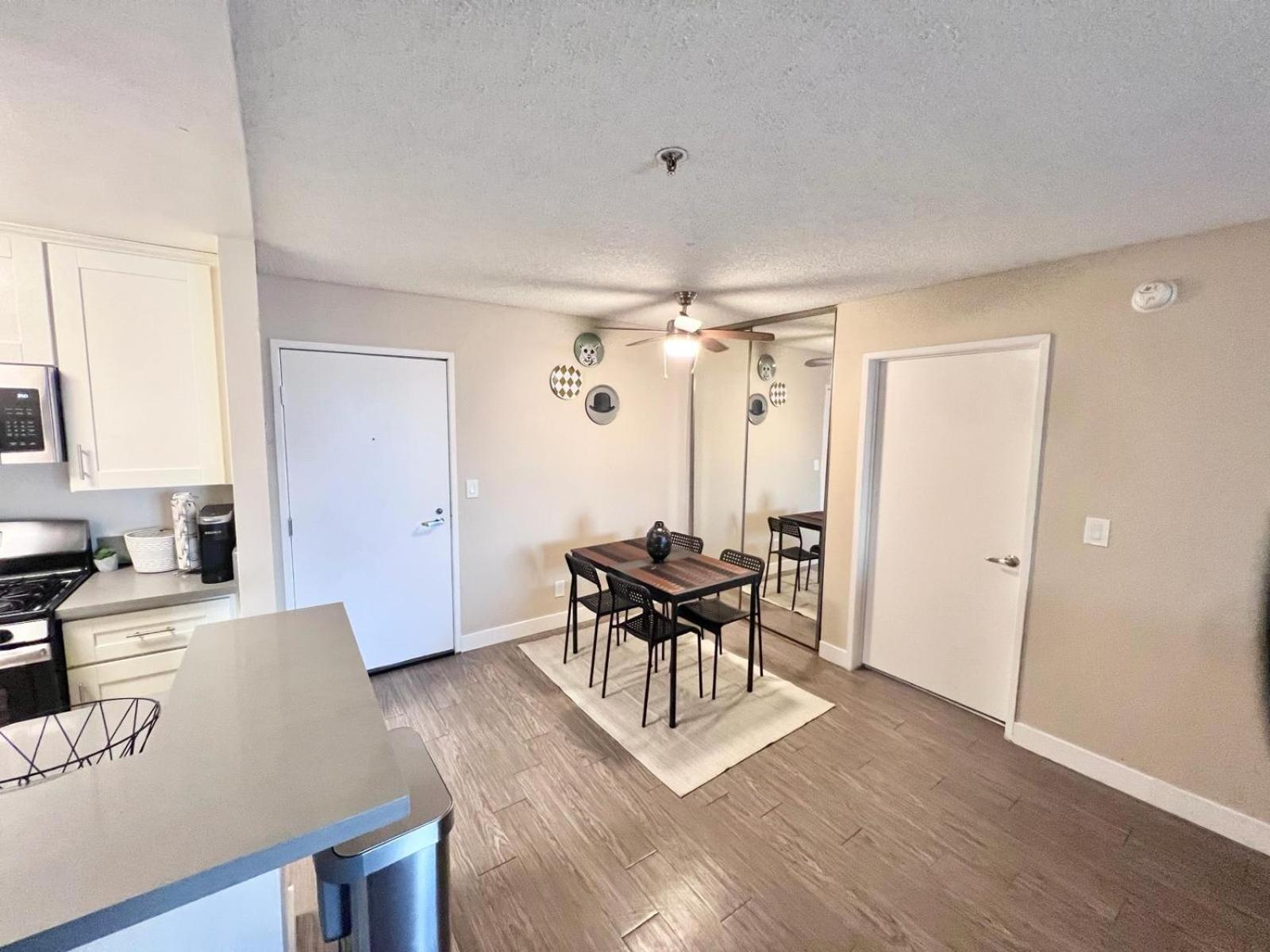 Hollywood Two Bedroom & Free Two Parking Spots Apartment لوس أنجلوس المظهر الخارجي الصورة